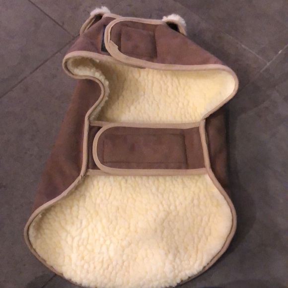 Doctors Foster and Smith faux fleece and suede dog jacket - Picture 5 of 9